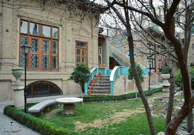 خانه و موزه مقدم